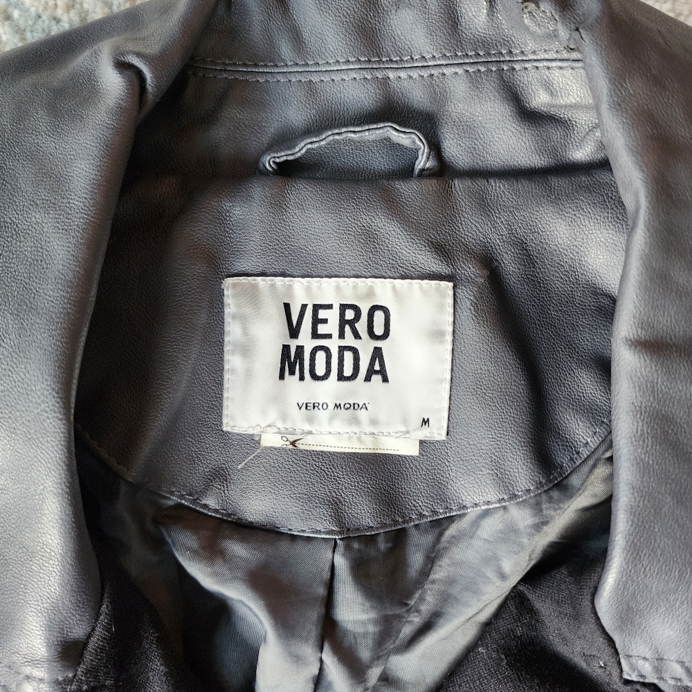 Gray jacket - Picture 2 of 5